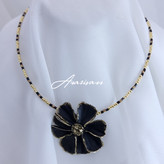 گوشواره و گردنبند بابونه مشکی دور طلایی