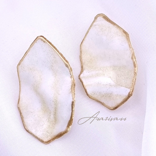 گوشواره دفرمه هندسی ماربل سفید